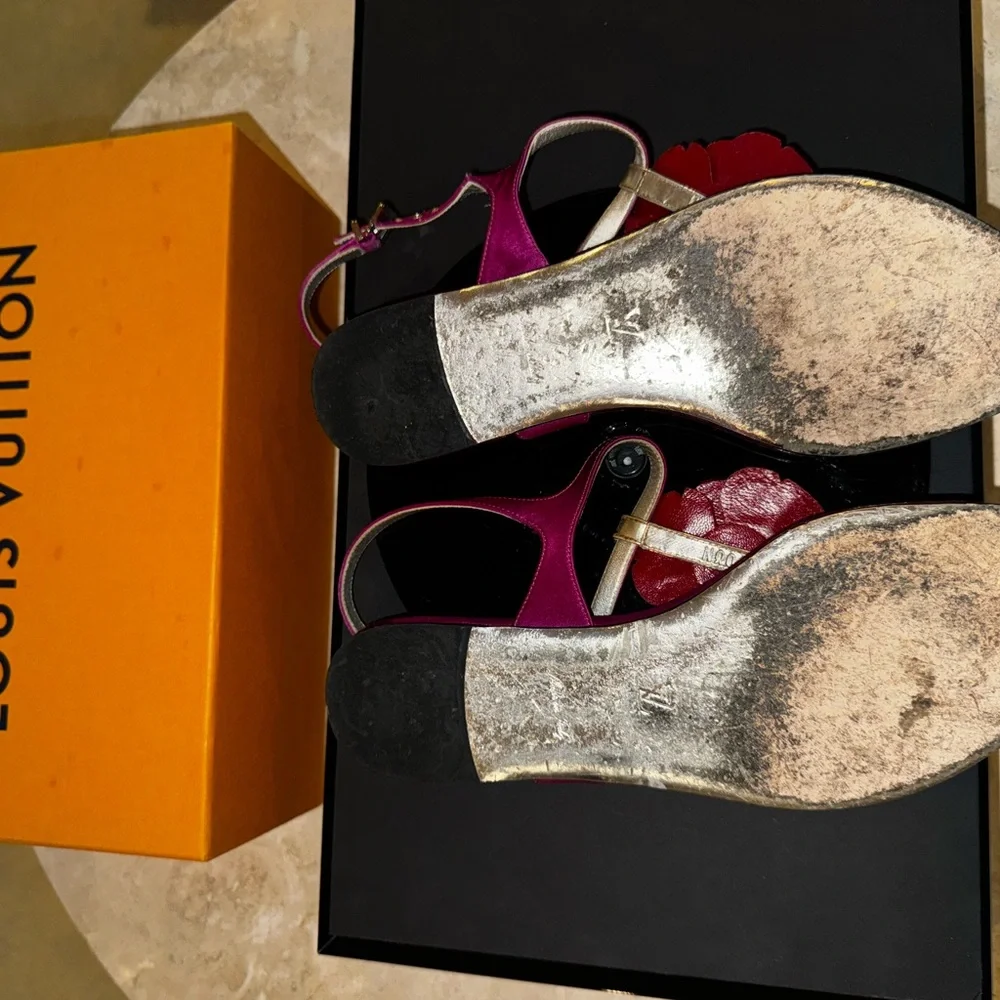 Elegant Pink Women's Sandals with Red Floral Accent - Picture 4 of 4